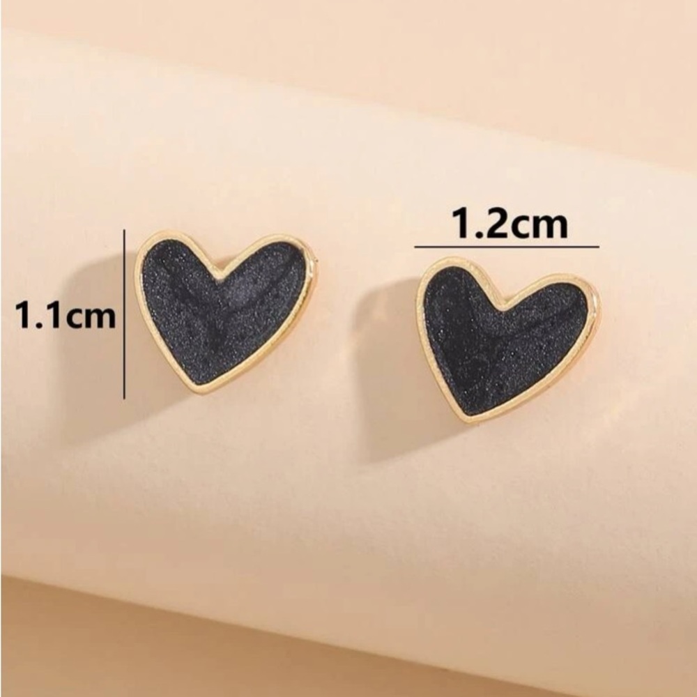 Delicateπ€βοΈBlack & Gold ValentinesπHeart Stud Earrings - Picture 4 of 7